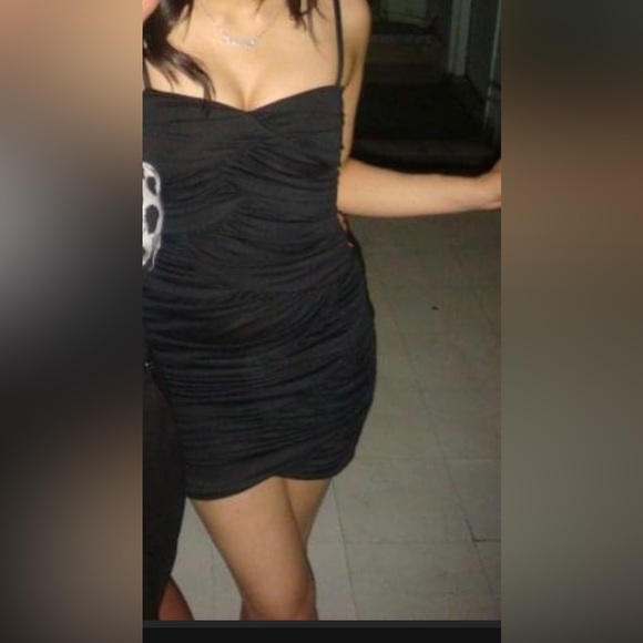 Black mini H and M dress - Picture 5 of 11